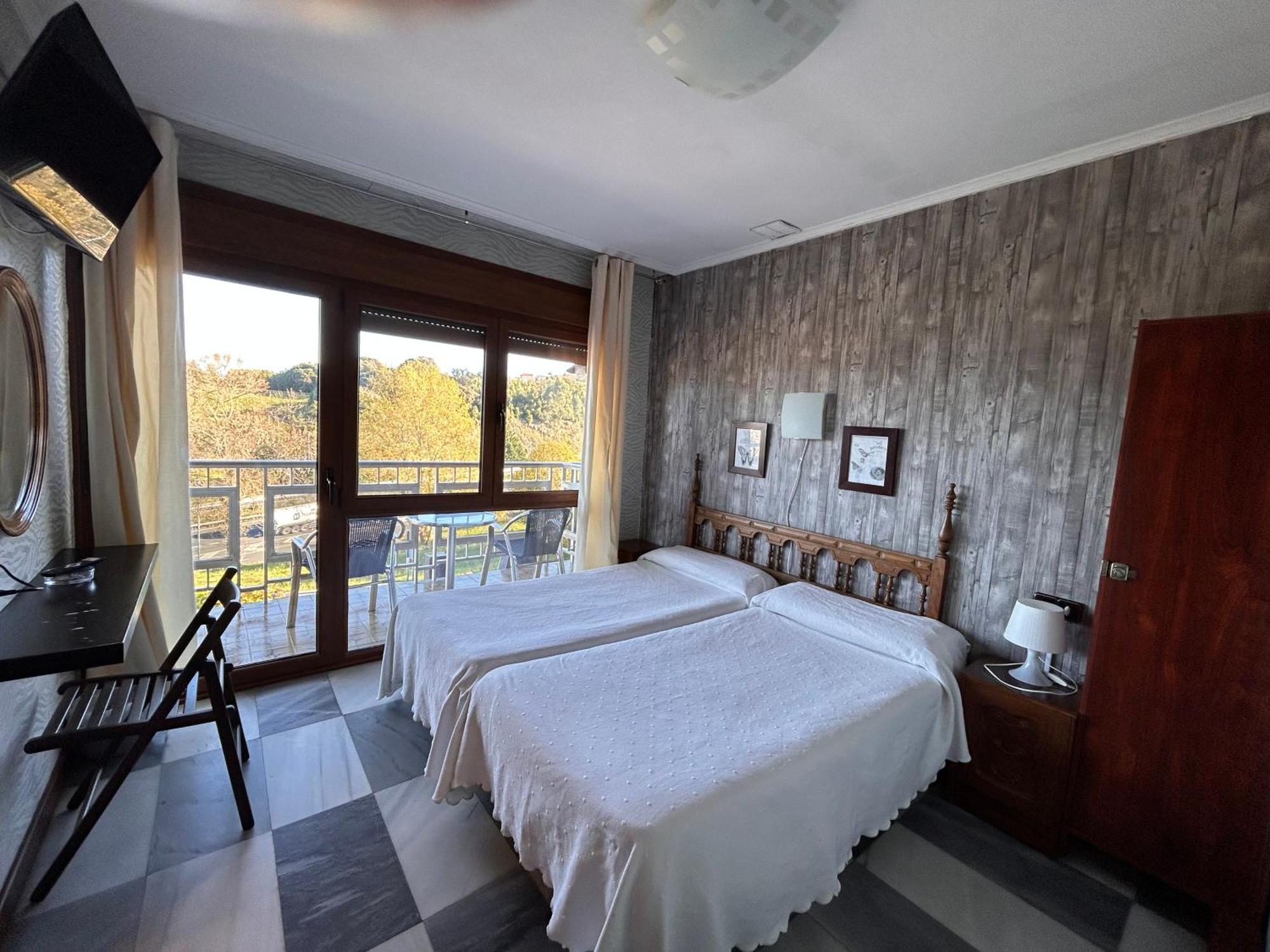 Hostal El Carro Laredo Eksteriør billede